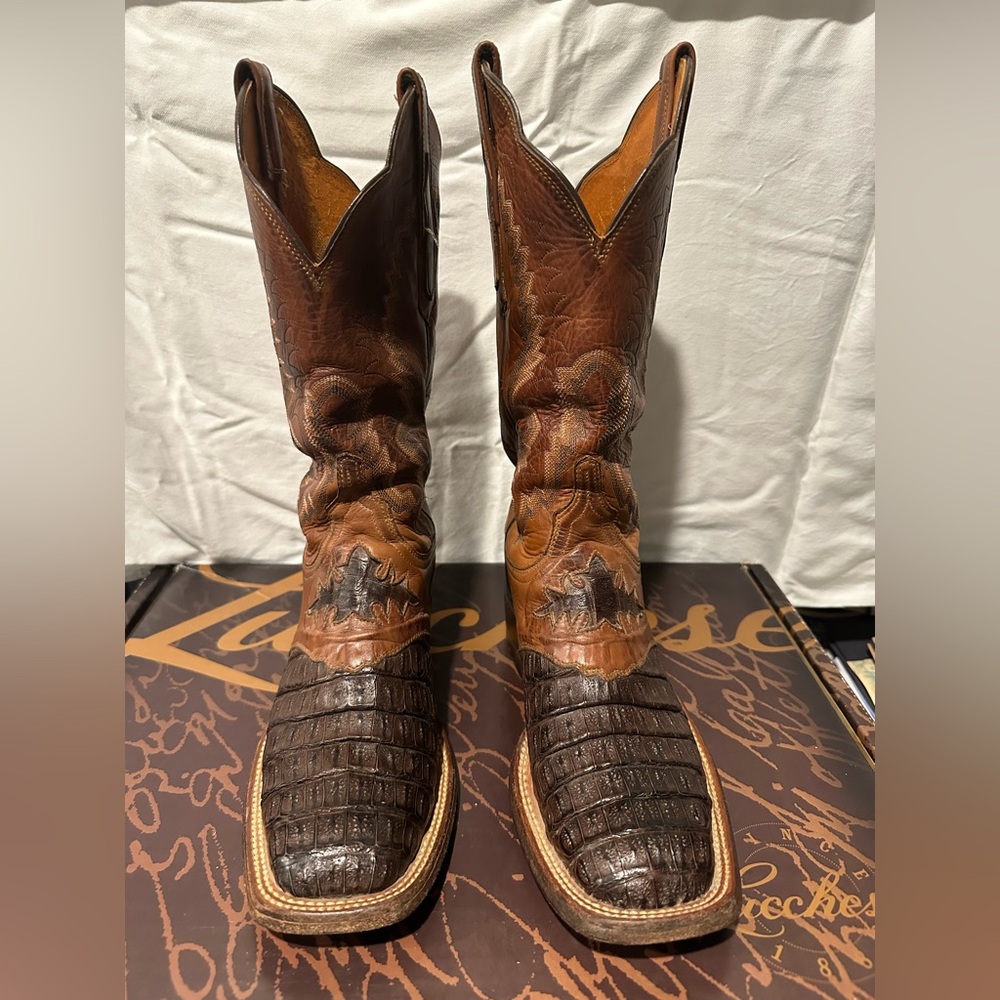 Lucchese Caiman with saddle band and inlay. Women’s 7 M